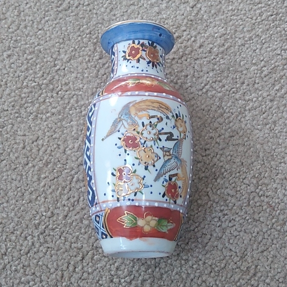 Chinese Vase Other - Vintage Chinese Vase close to 7" hand painted beautiful piece no damage